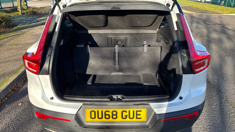 Volvo Xc40 2.0 T4 R DESIGN Pro 5dr AWD Geartronic Petrol Estate